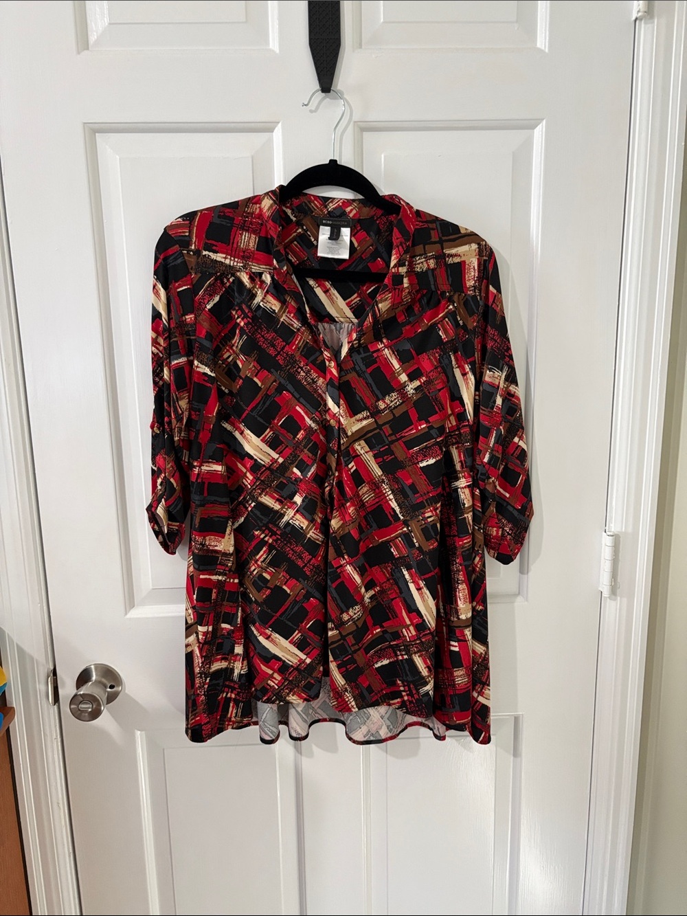 BCBGMaxAzria Red, Black & Tan Abstract Print Button-Front Blouse